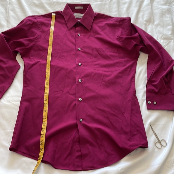 Van Heusen Men Burgundy Fitted Button Down- Front Pocket- Cuffed sleeves-Size 15 - Picture 8 of 15